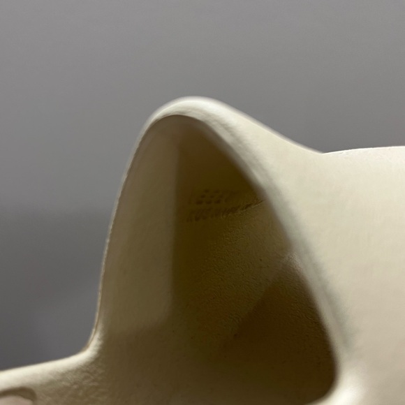 Adidas Bone Yeezy Slides - Picture 4 of 5